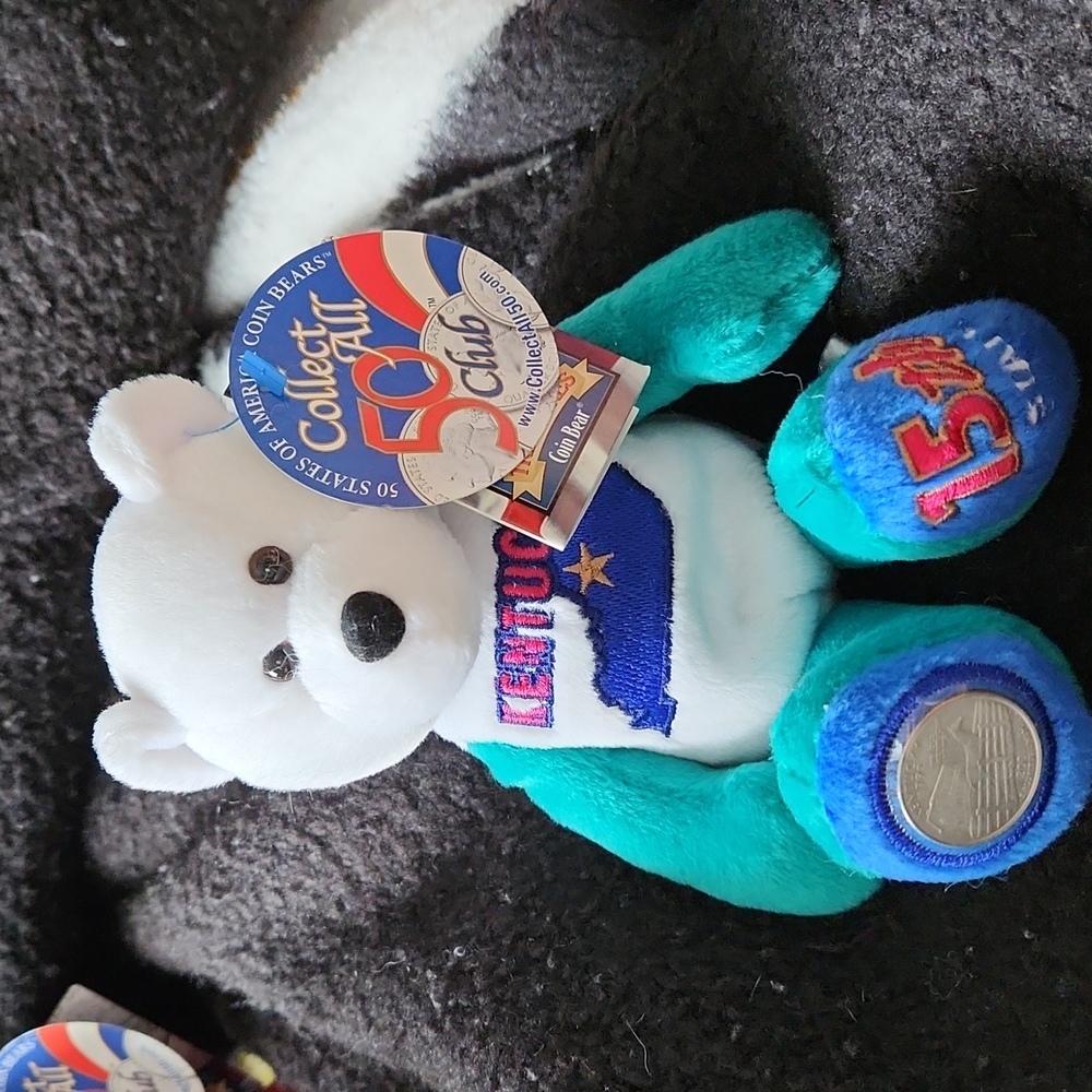Limited Treasures coin bear,  Kentucky with tags.